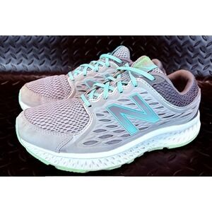 New Balance Women's Athletic Shoes in Gray and Mint